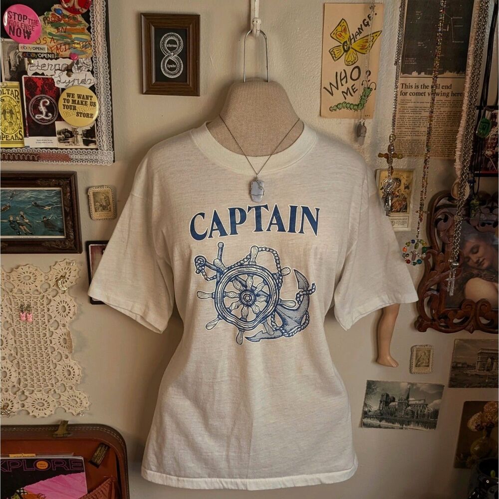 Vintage Captain Graphic T-Shirt Men's Medium/Large White